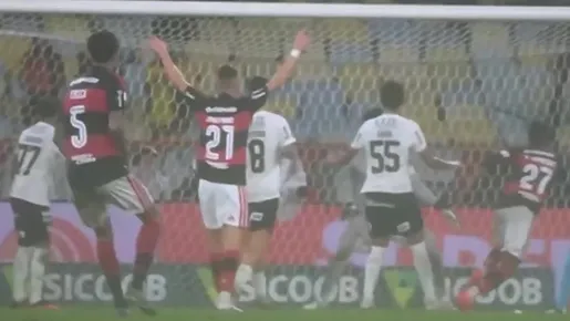 Vácuo de garçom, catarse e mais reações curiosas ao gol de Bruno Henrique